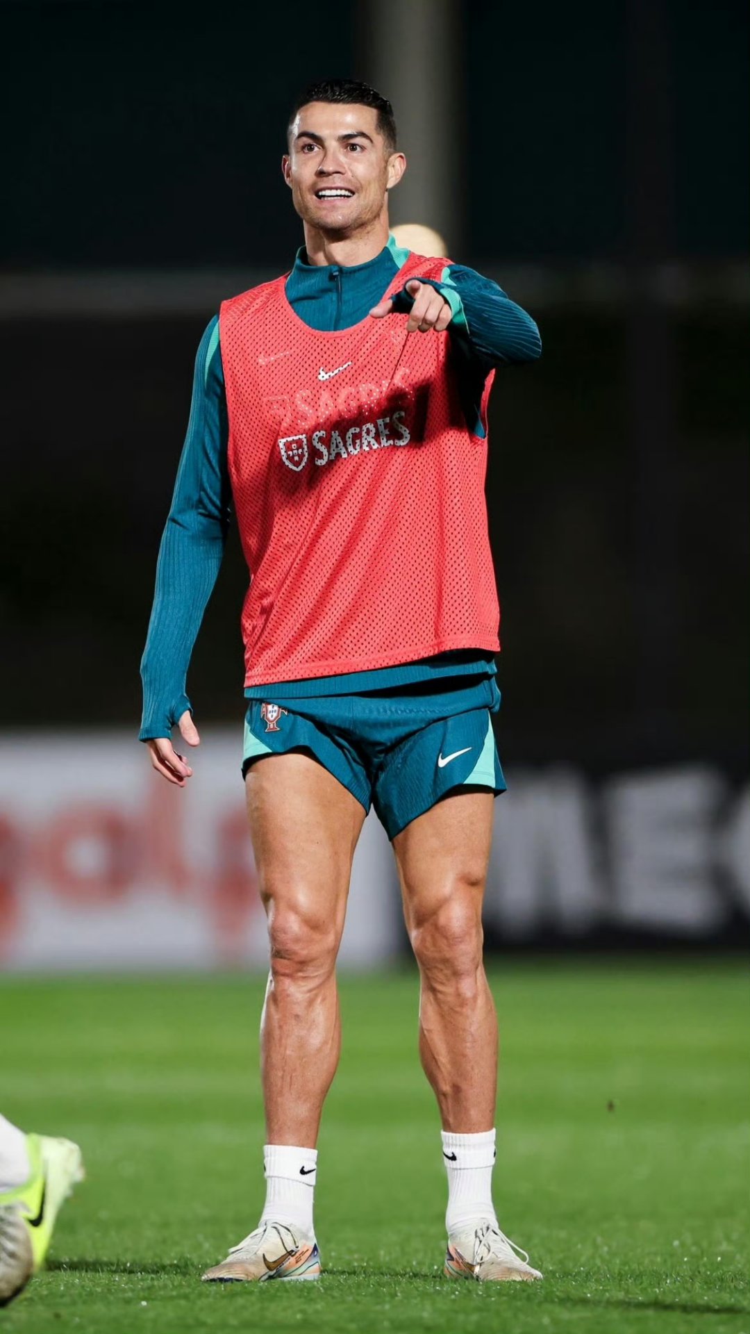 爱游戏入口-MAD不断突破！，C罗连续五场比赛得分超过出色发挥上演精彩一战-爱游戏入口